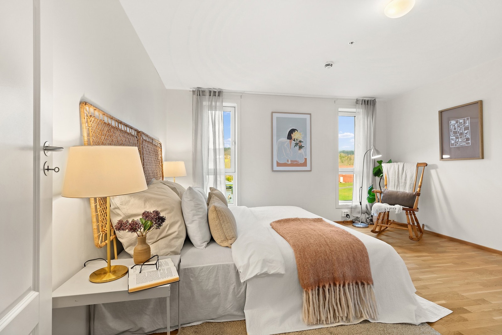 Hovedsoverom er lyst og tiltalende med gode vindusflater og god størrelse. Galleribilde