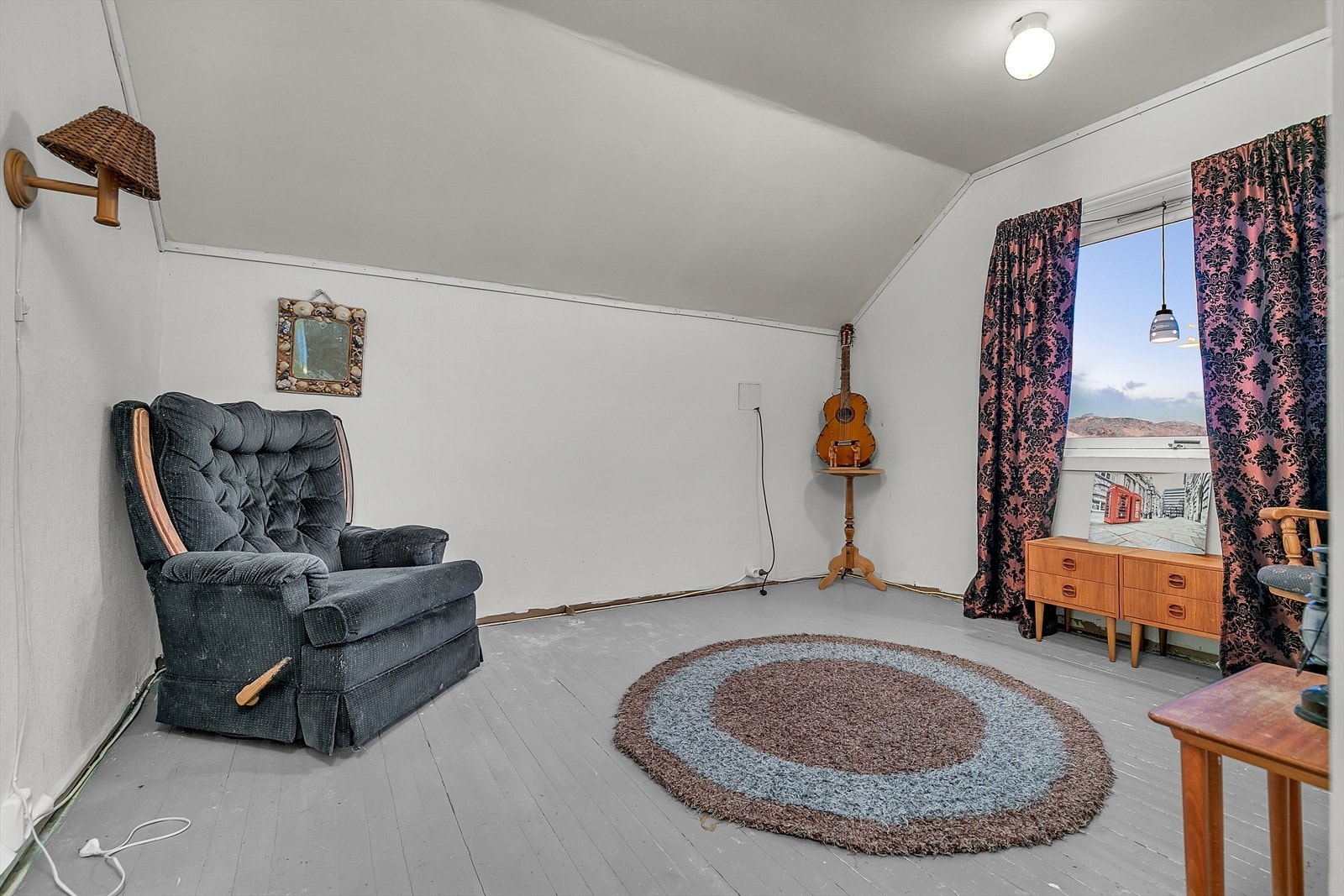 Boligen har totalt 4 stk soverom, alle i 2. etasje. Galleribilde