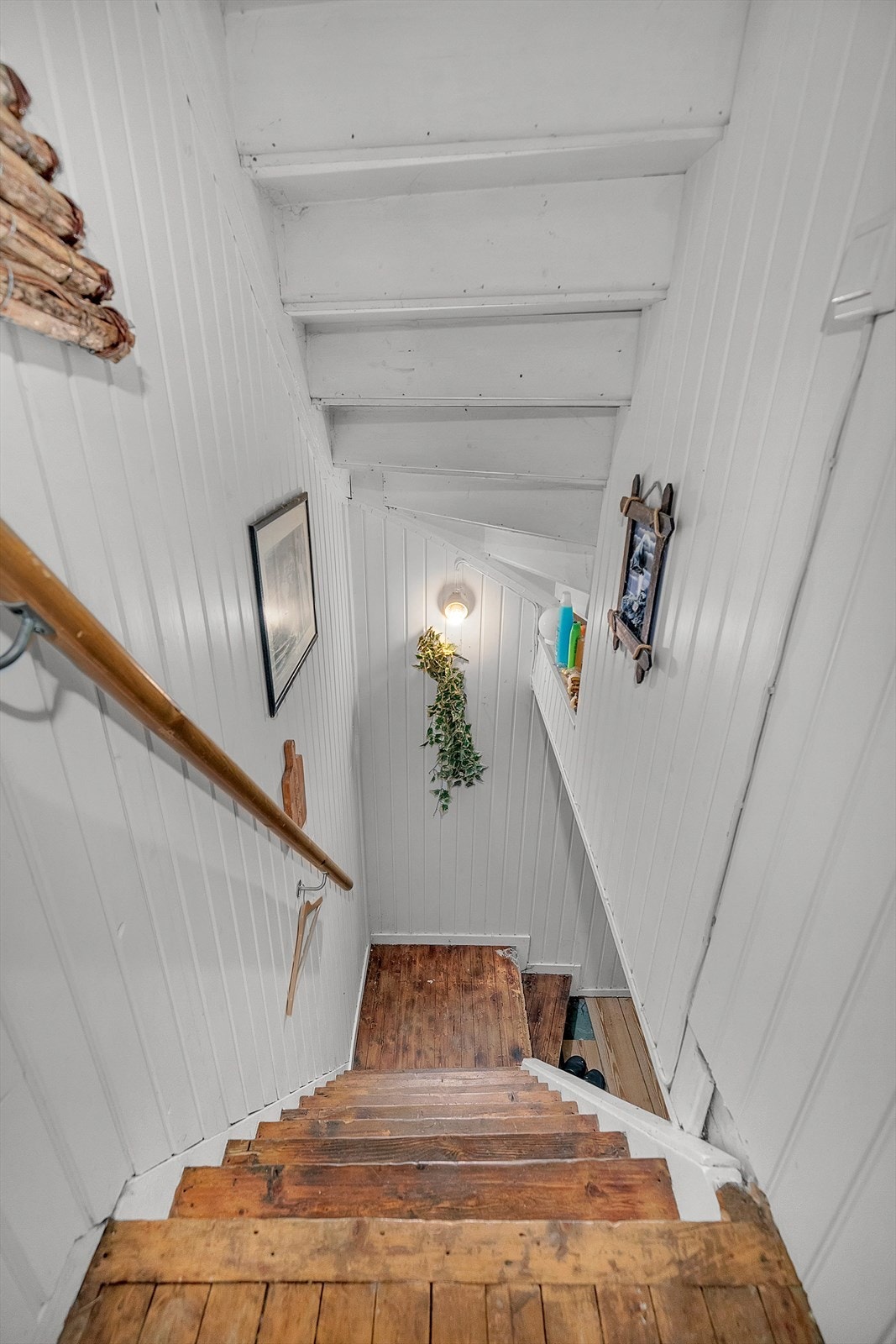 Vi går så videre ned til kjeller. Galleribilde