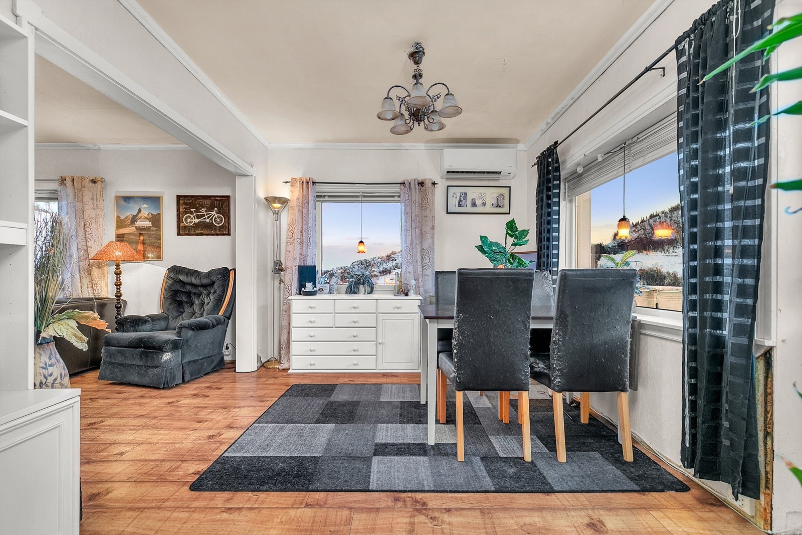 Spisestue i 1. etasje. Galleribilde