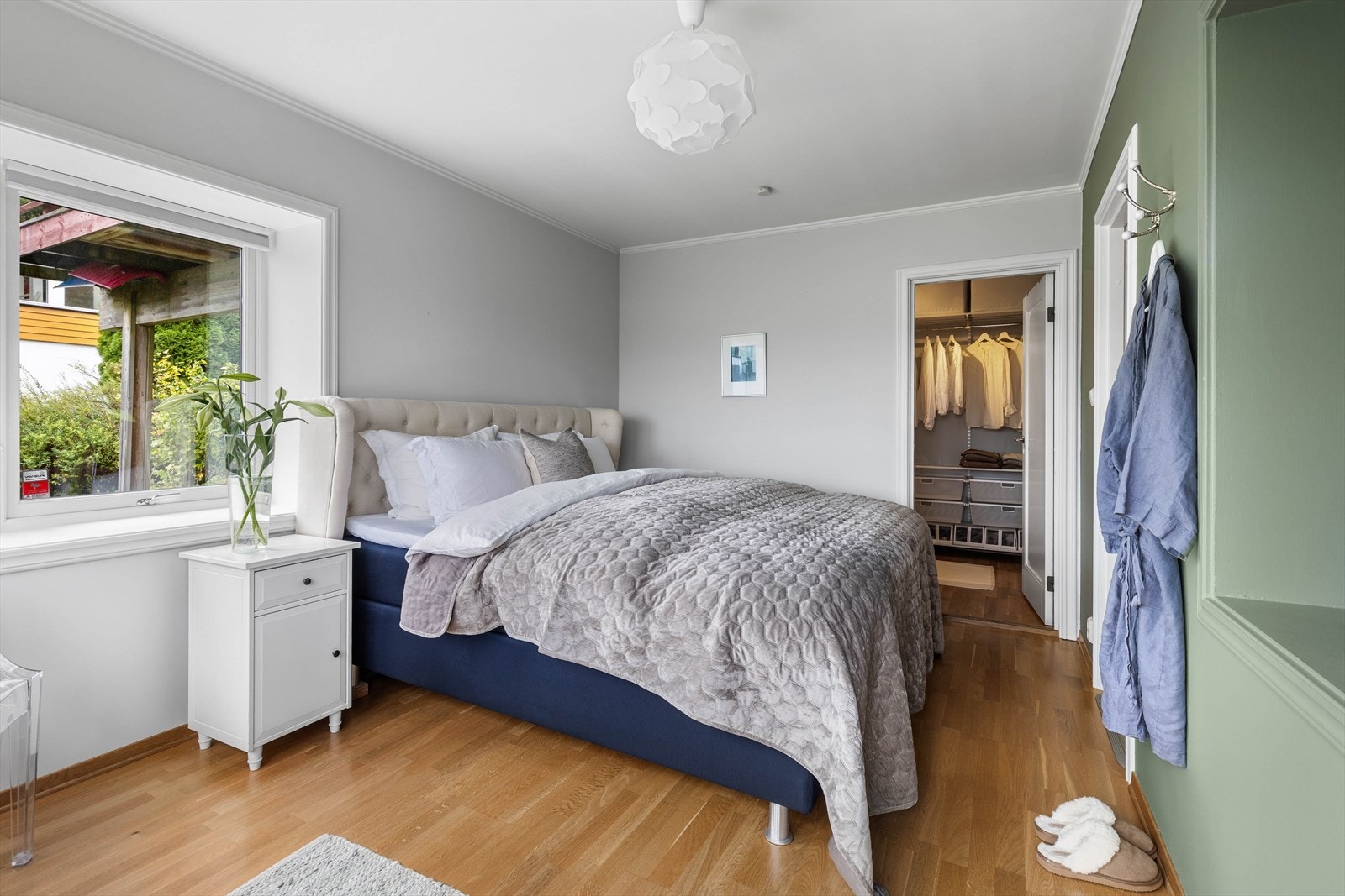 Rommet var tidligere byggemeldt delvis som veranda, samt med bad i dagens garderoberom Galleribilde