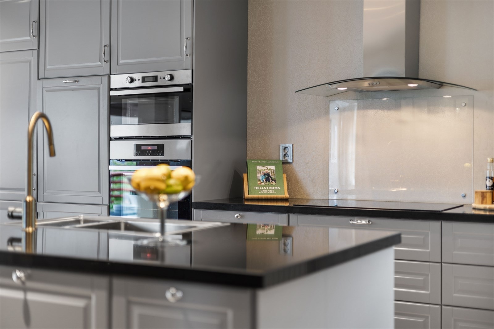 Benkeplate av stein Galleribilde