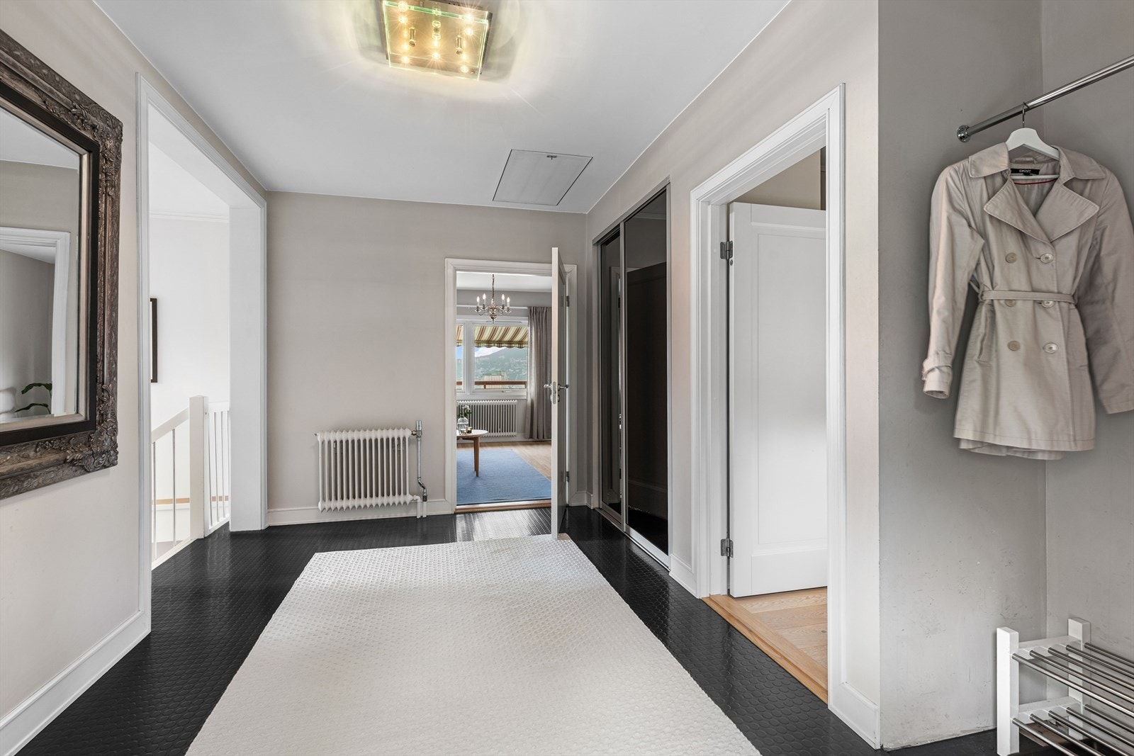 Etasjen ble oppusset i 2013, og har flotte overflater Galleribilde