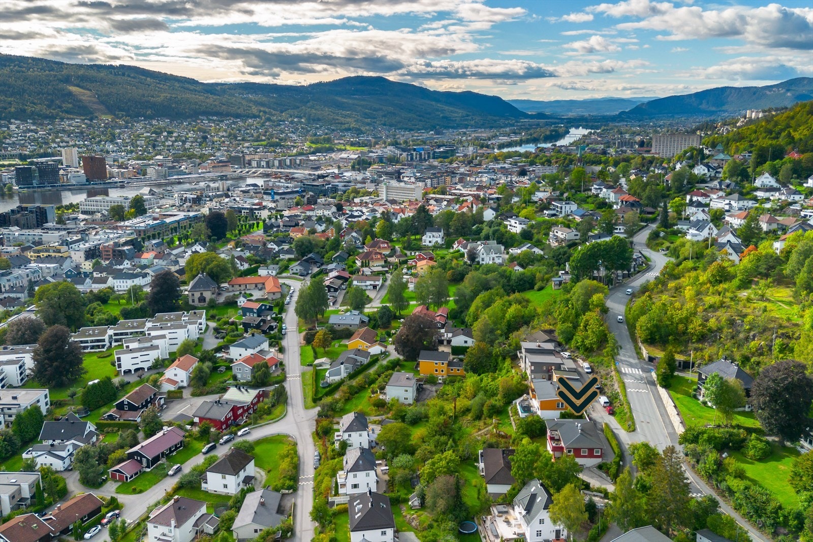 Få minutters gange ned til byen Galleribilde