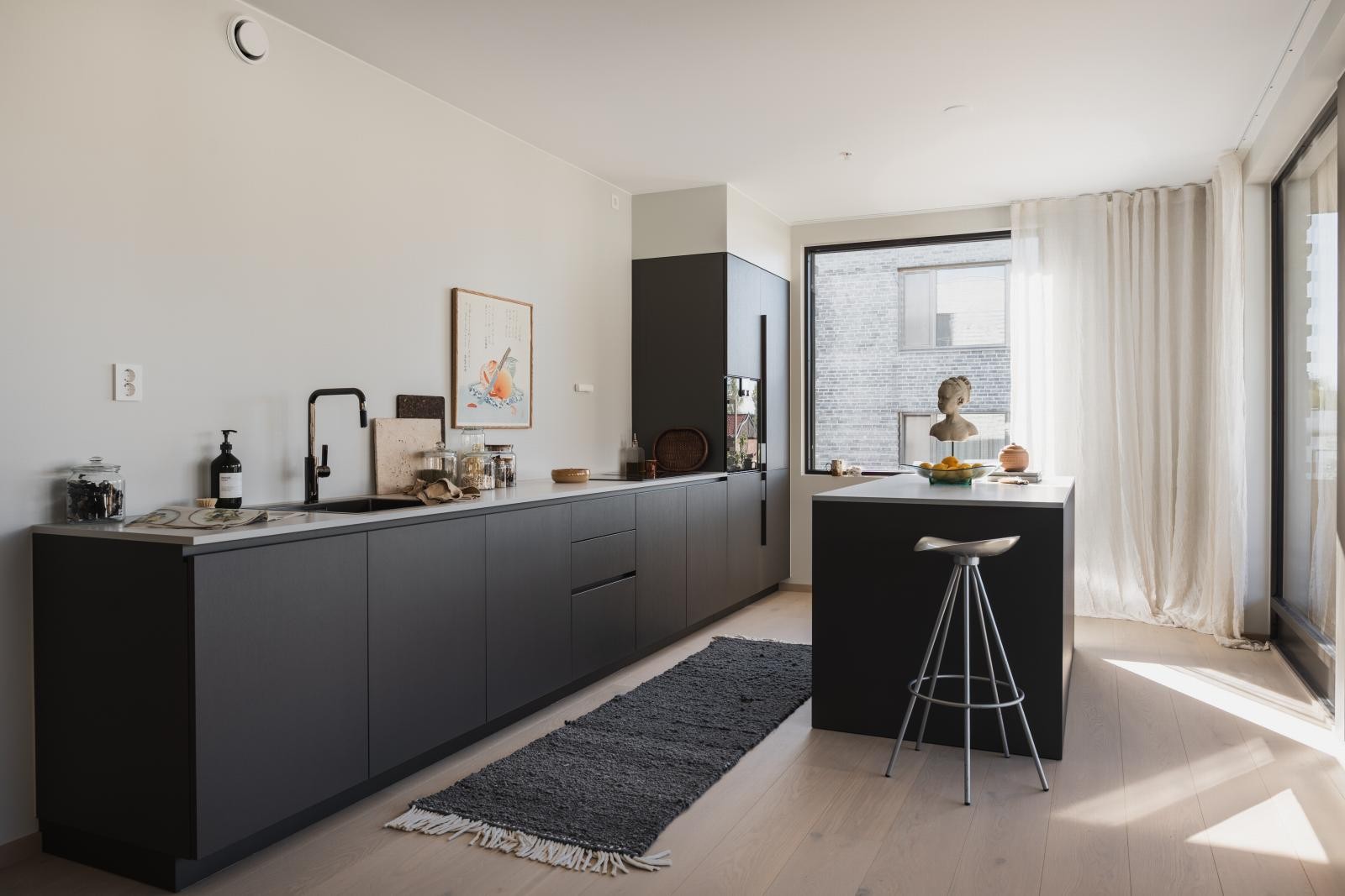 Kjøkkenet er fra den italienske produsenten Poliform, levert av Expo Nova.