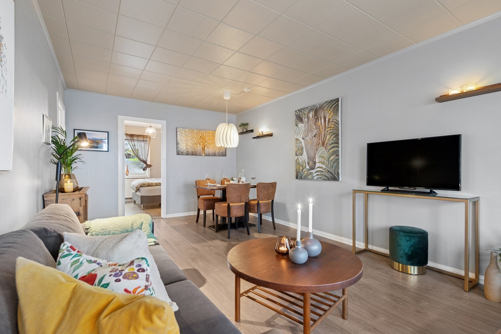 Leiligheten har blitt pusset opp overflatemessig i 2019. Blant annet med nytt laminatgulv. Galleribilde