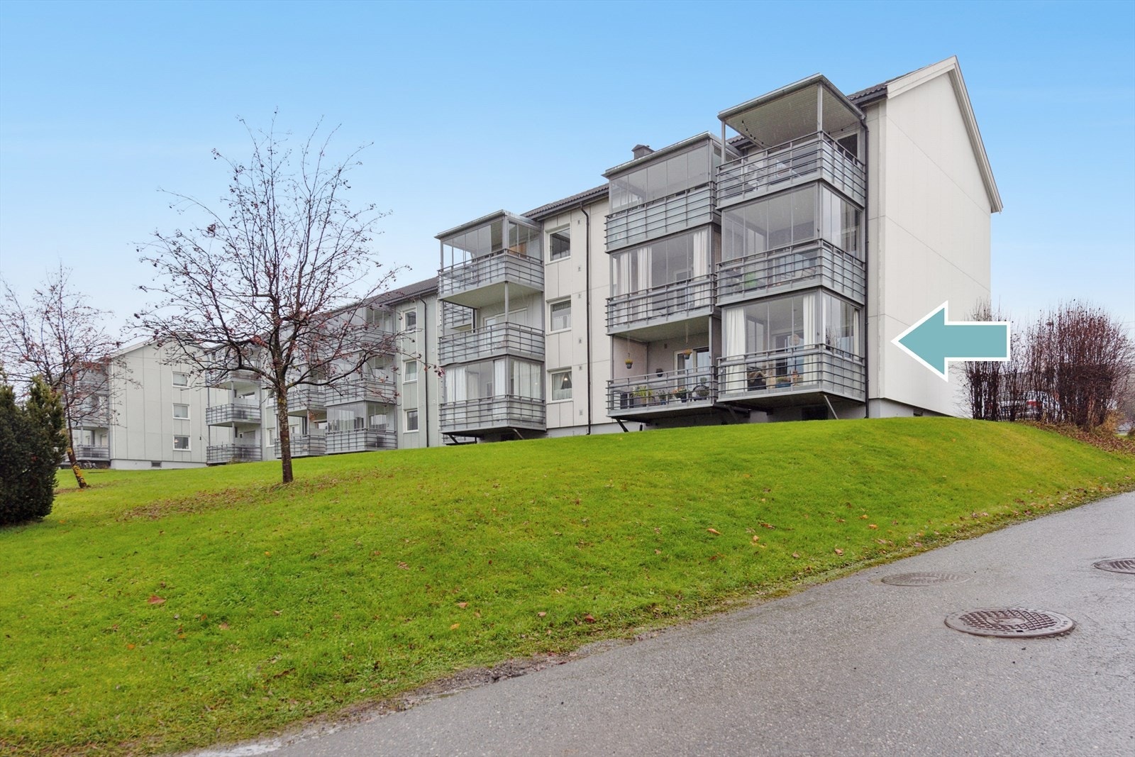 Flott 2-roms hjørneleilighet med enkel adkomst i byggets første etasje. Galleribilde