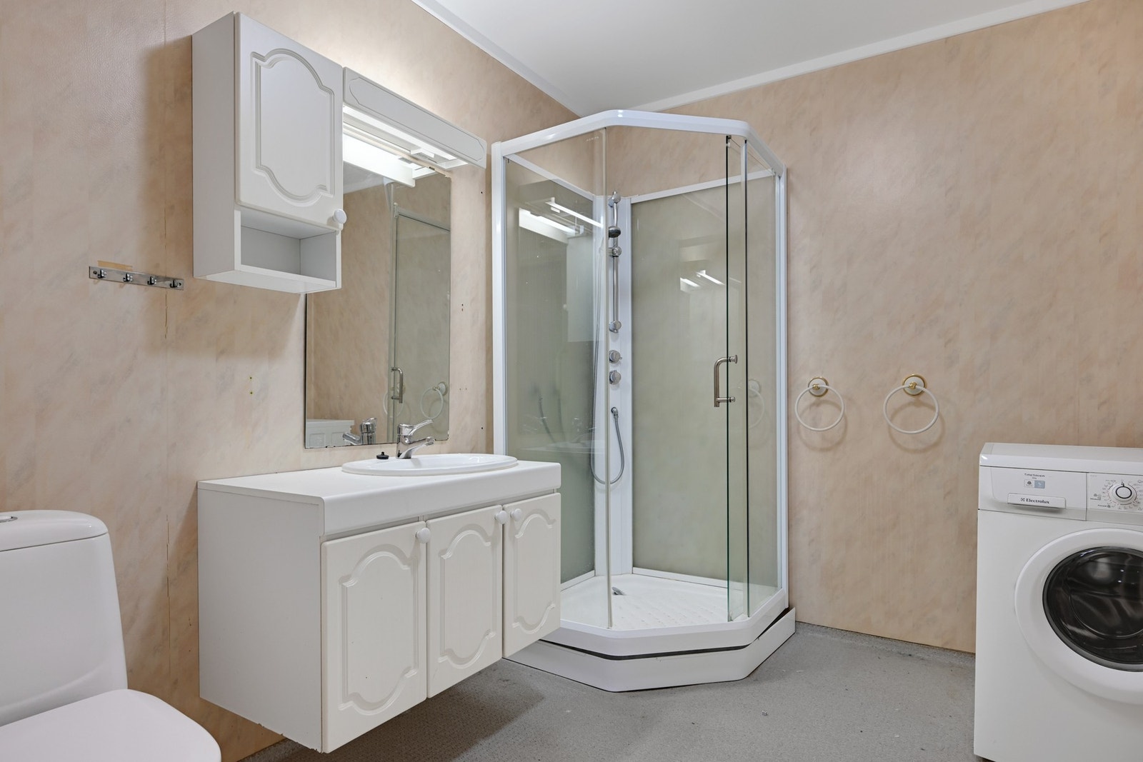 Romslig bad med gulvvarme Galleribilde