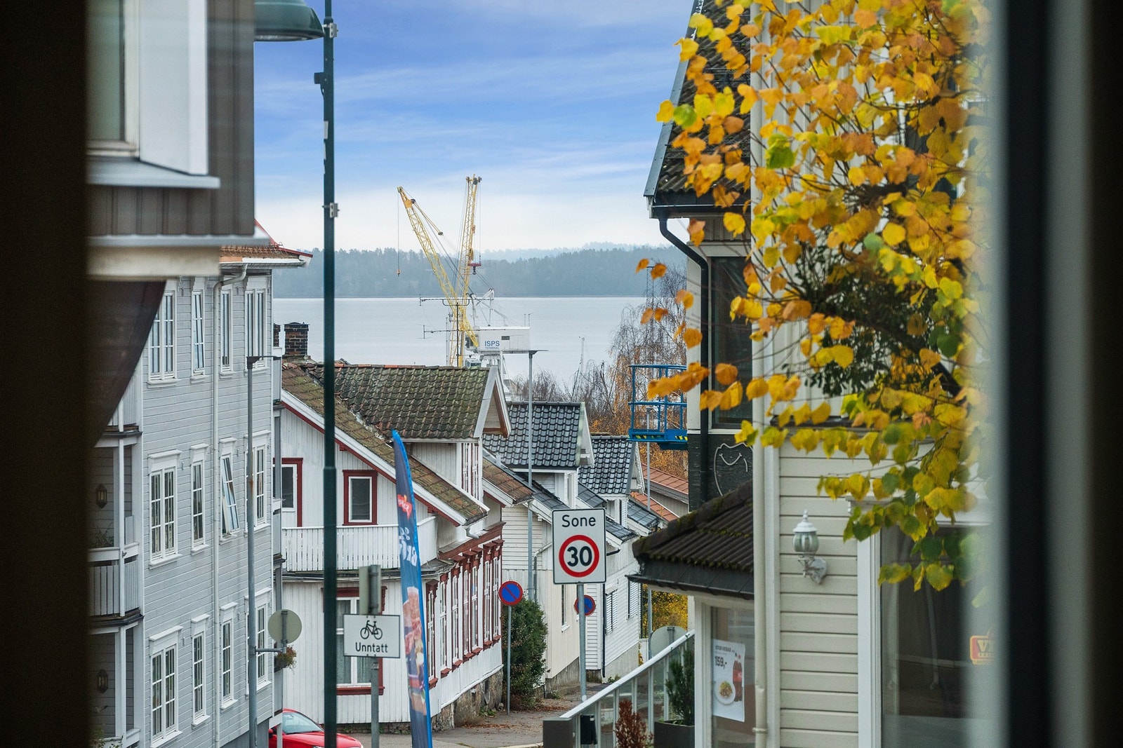 Fjordgløtt fra balkongen/kjøkkenvinduet Galleribilde