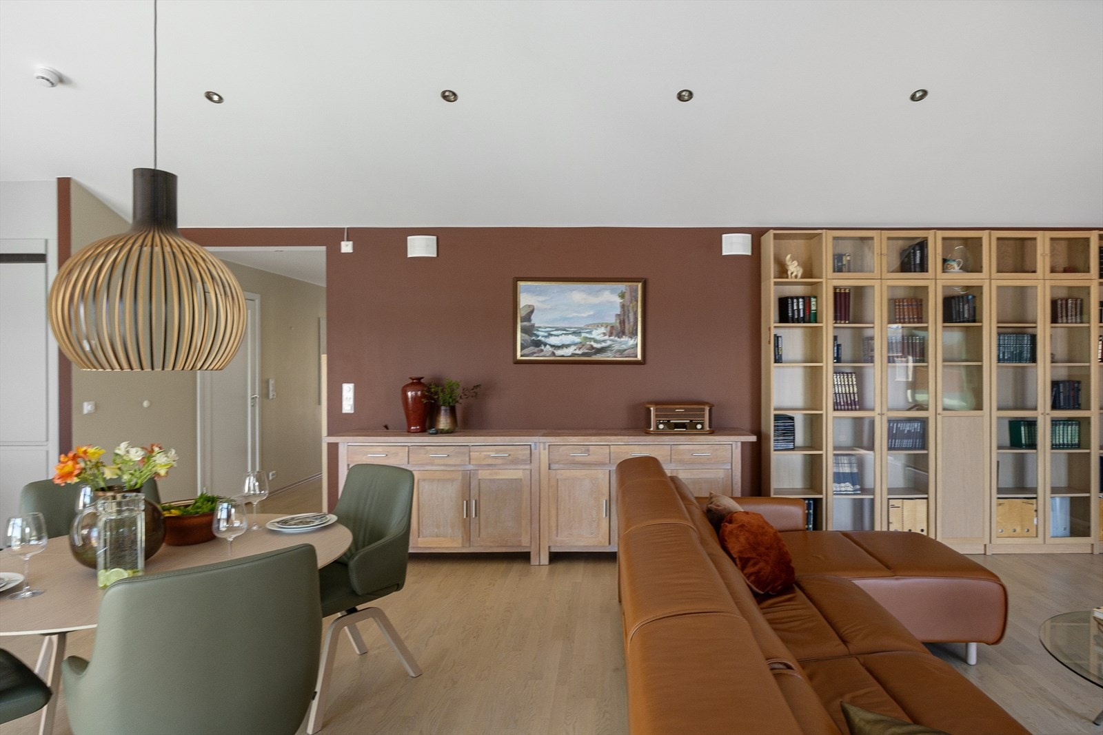 I leiligheten er det sentralstøvsuger, balansert ventilasjon og gjennomgående god standard Galleribilde