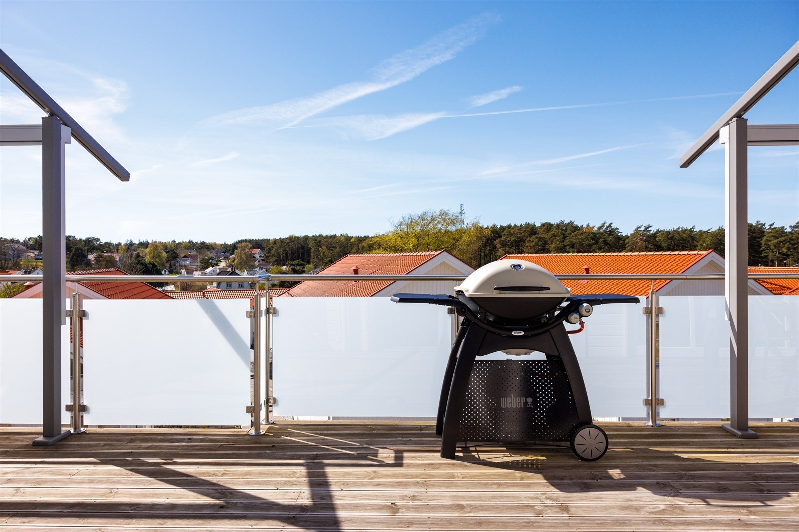 Her bor du i øverste etasje, med heis fra garasjeanlegg rett opp til leiligheten og utsikt over et av Østlandets mest sjarmerende tettsteder. Galleribilde