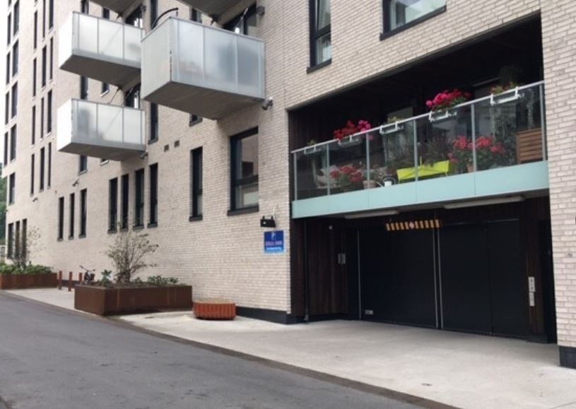 Inngang til garasjeanlegg Galleribilde