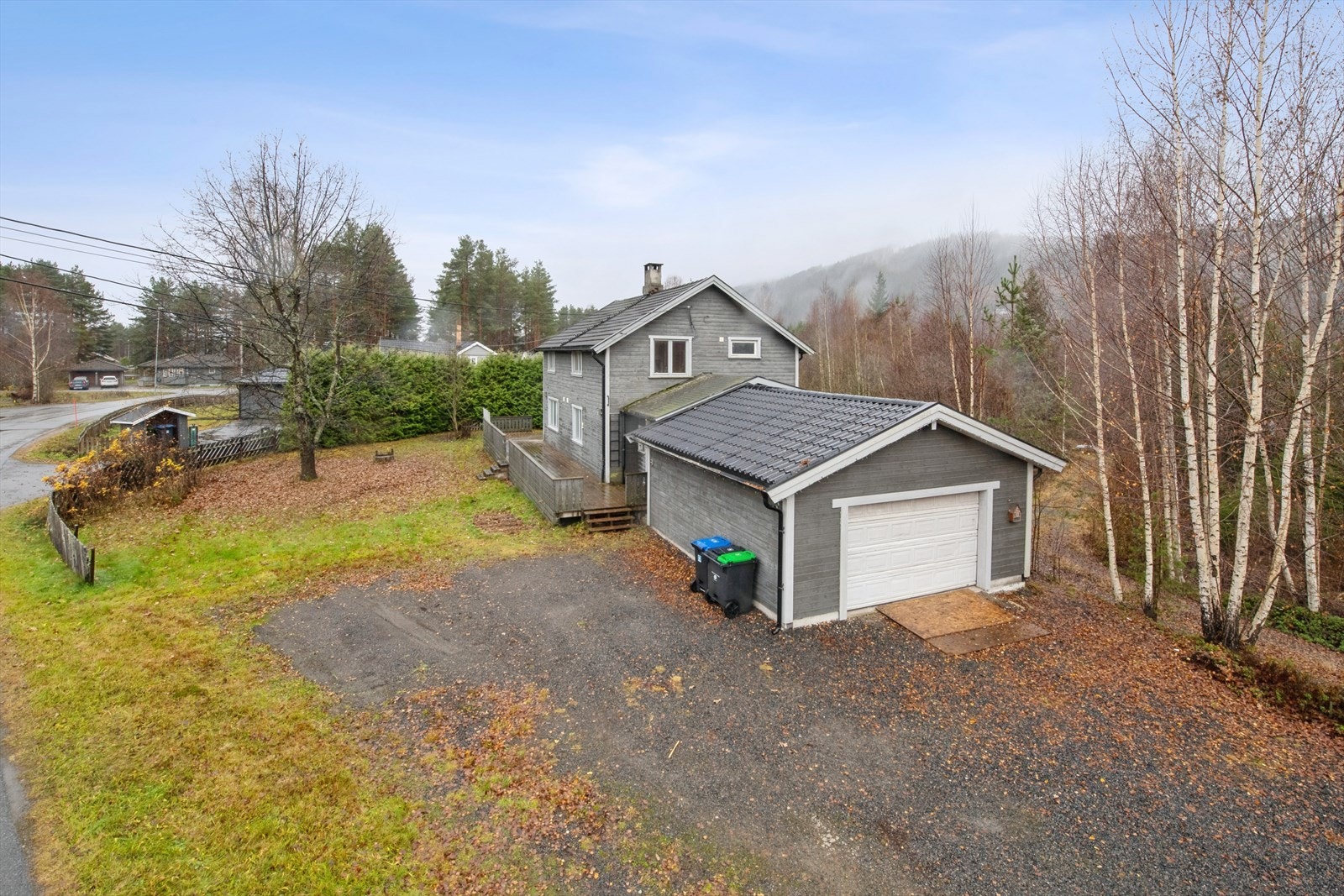 Horisontaldelt tomannsbolig beliggende på boligfeltet Furoholen i Knapper. Galleribilde