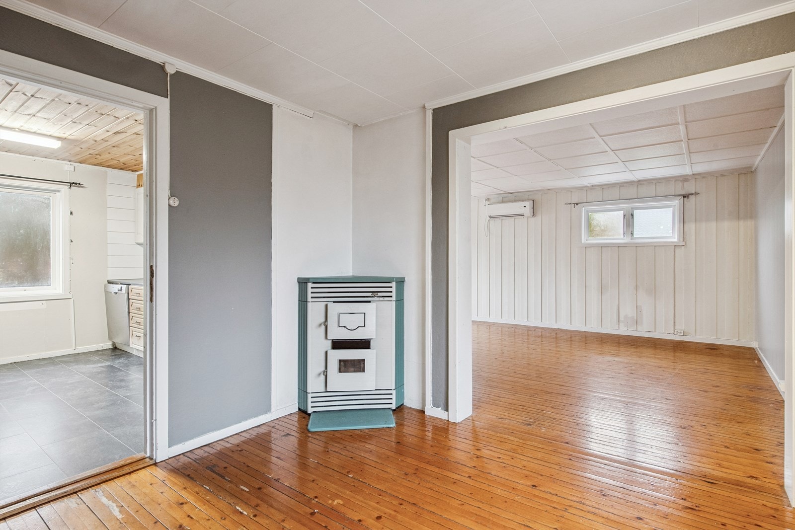 Romslig stue og spisestue. Galleribilde