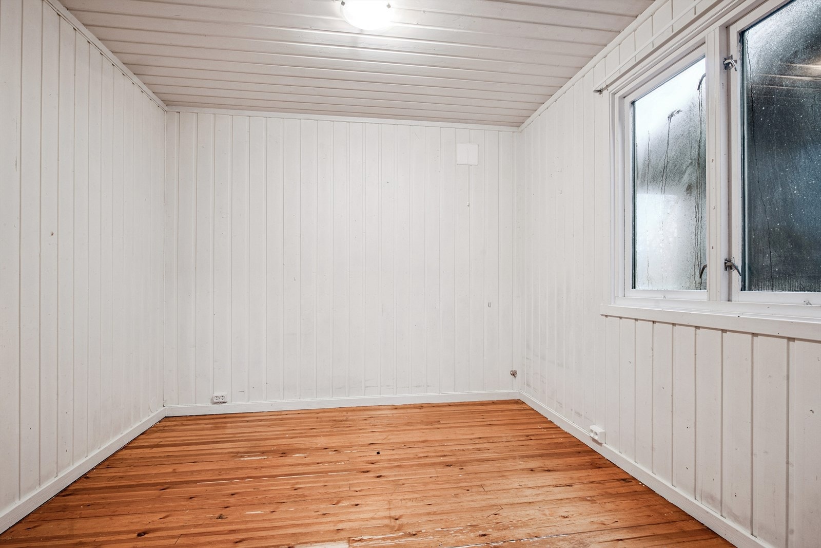 Det er to soverom i 1. etasje. Soverom 1 ligger ved inngangspartiet. Galleribilde