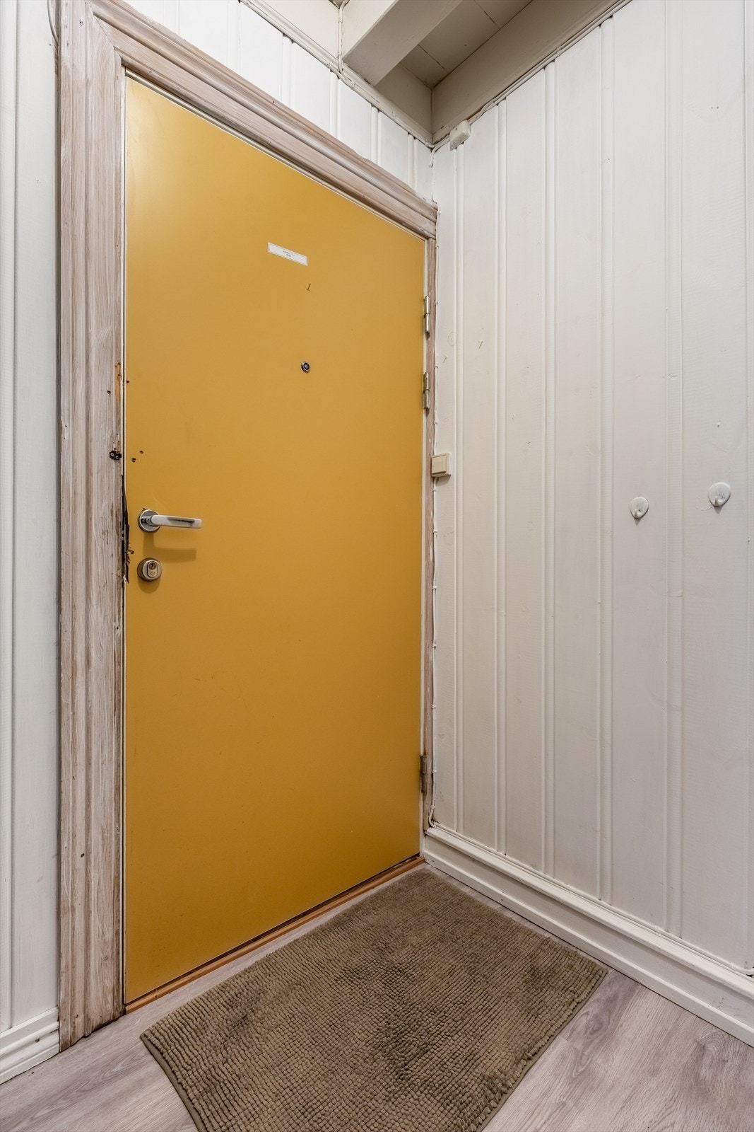 Inngangsparti til leilighet i 2. etasje Galleribilde