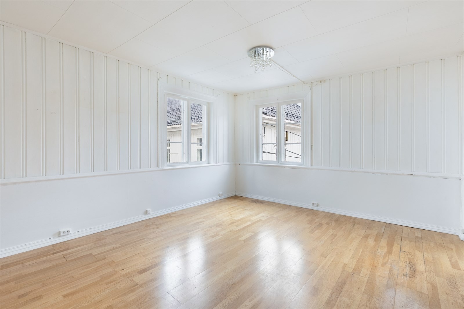 Stue med lyse og nøytrale overflater Galleribilde