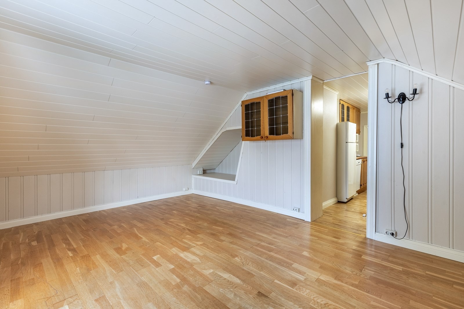 Stue i loftsetasje (denne etasjen har lav takhøyde) Galleribilde