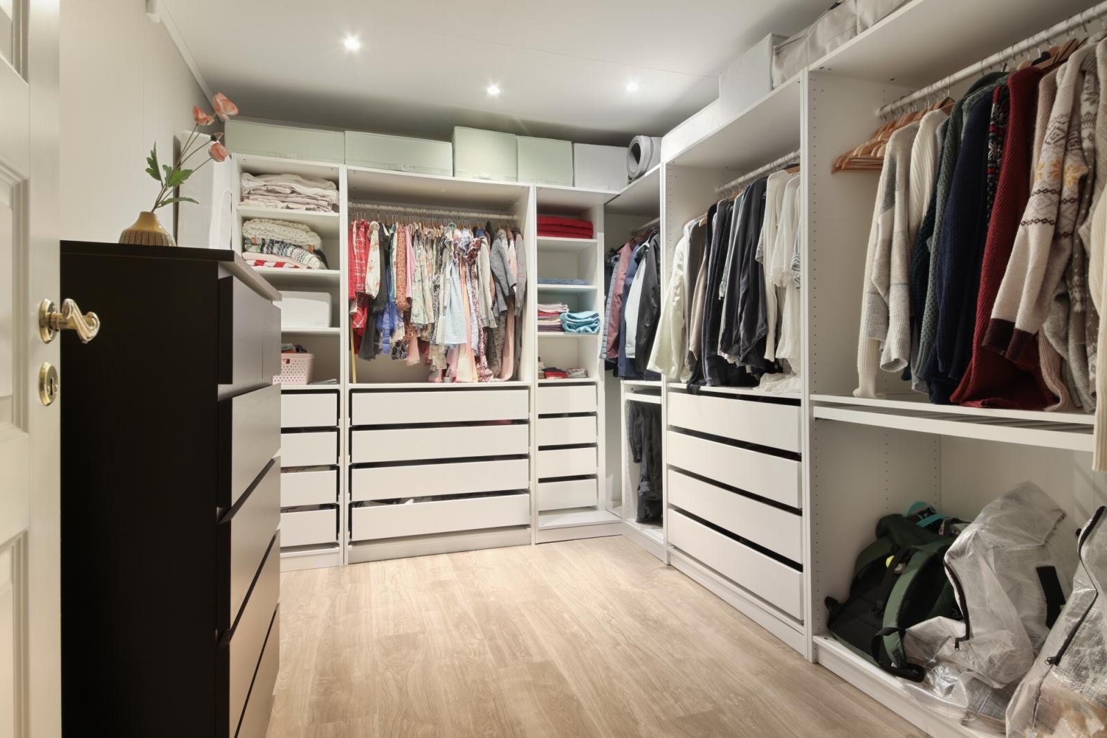 Garderobe Galleribilde