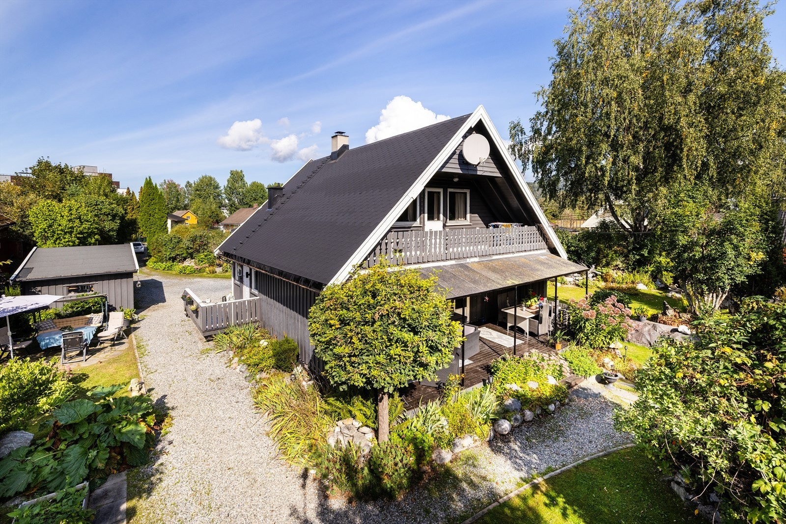 Tomten er på hele 1 461,6 m². Galleribilde