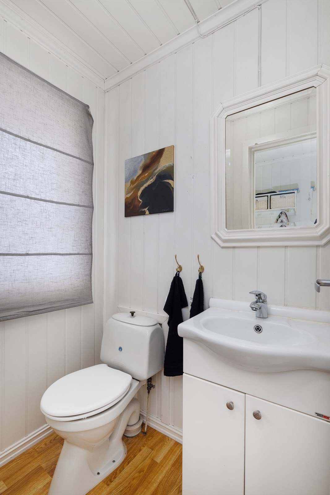 Fra gangen er det også tilgang til et praktisk toalettrom. Galleribilde