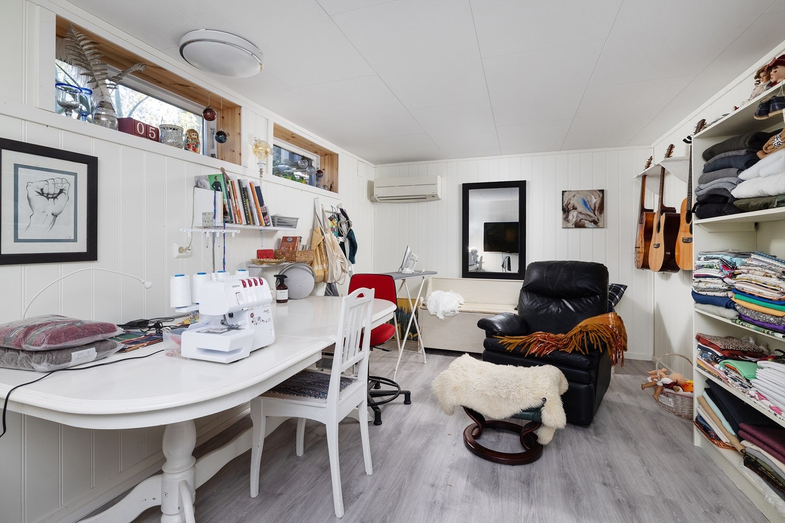 Etasjen har også et hobbyrom i kjelleren, men dette rommet er ikke godkjent som rom for varig opphold. Galleribilde