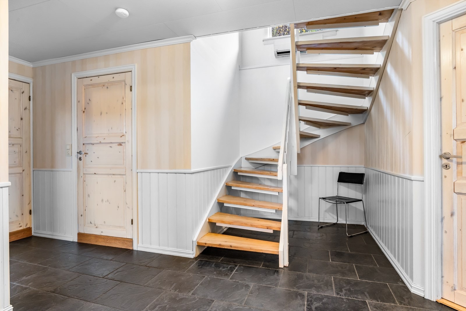 Gang i 1.etg m/trapp til 2.etg. Galleribilde