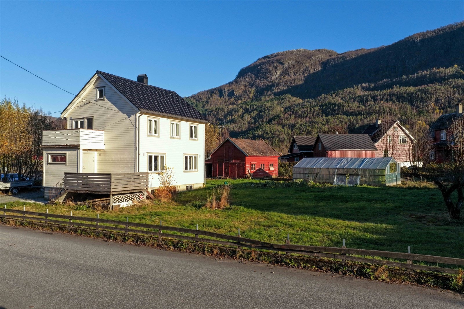 Fasade fra vei Galleribilde