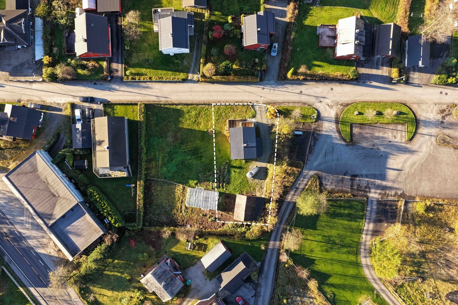 Stiplet linje eiendomsgrense (etter evt fradeling) Galleribilde