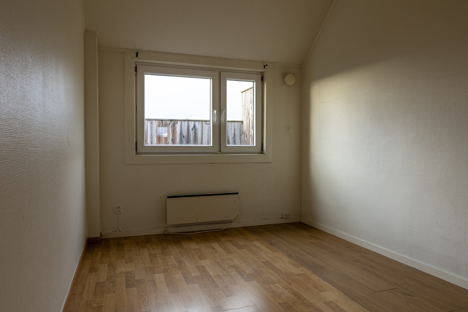 Soverom med plass til dobbeltseng. Galleribilde