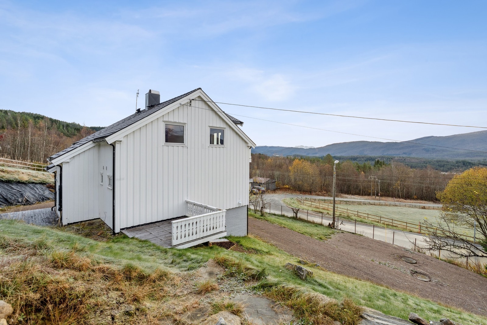 En innholdsrik enebolig fordelt over 3 plan med hybelleilighet i kjeller. Galleribilde