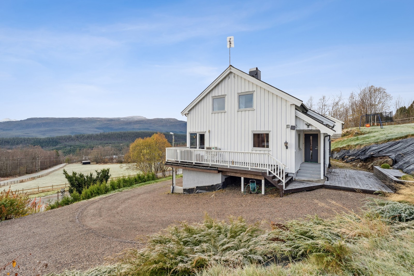 Det er gode parkeringsmuligheter på egen tomt. Galleribilde