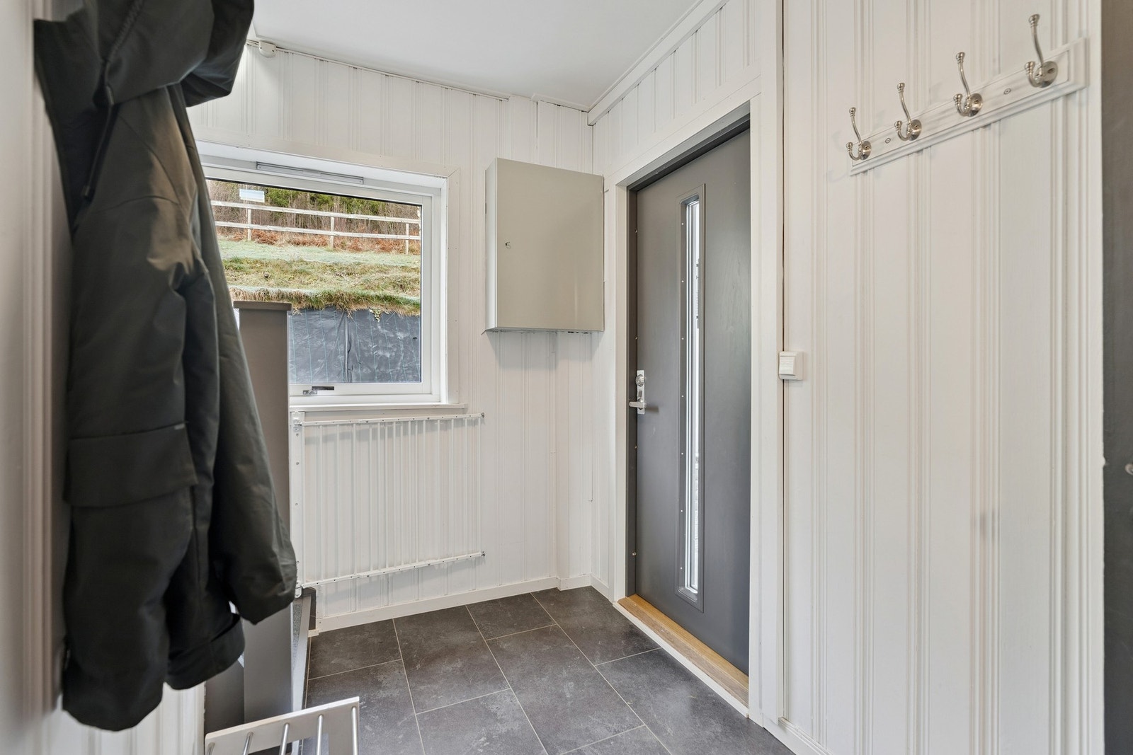 Entre/trapperom. Galleribilde