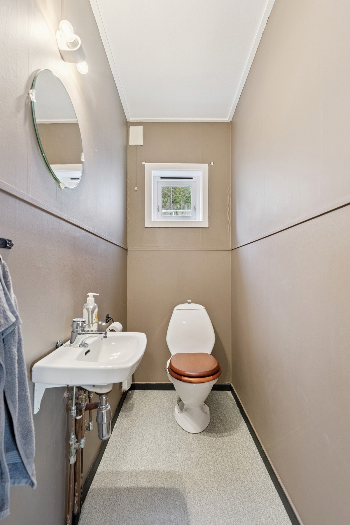 Toalettrommet i hovedetasjen. Galleribilde