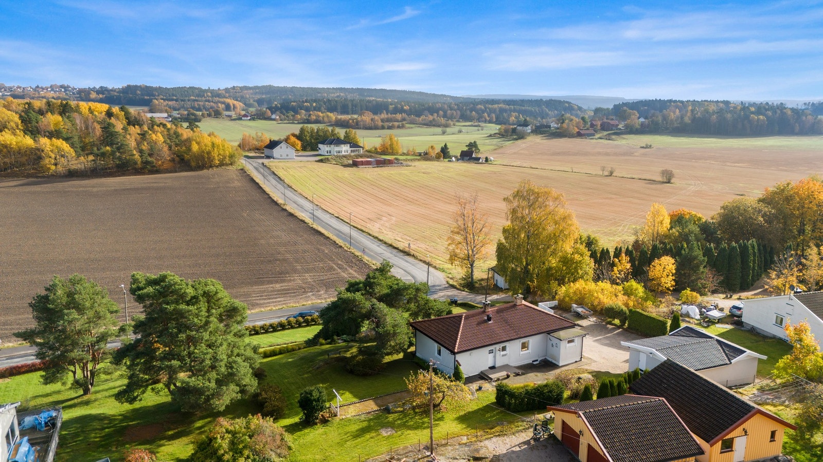 Enebolig på nesten 2 mål. Galleribilde