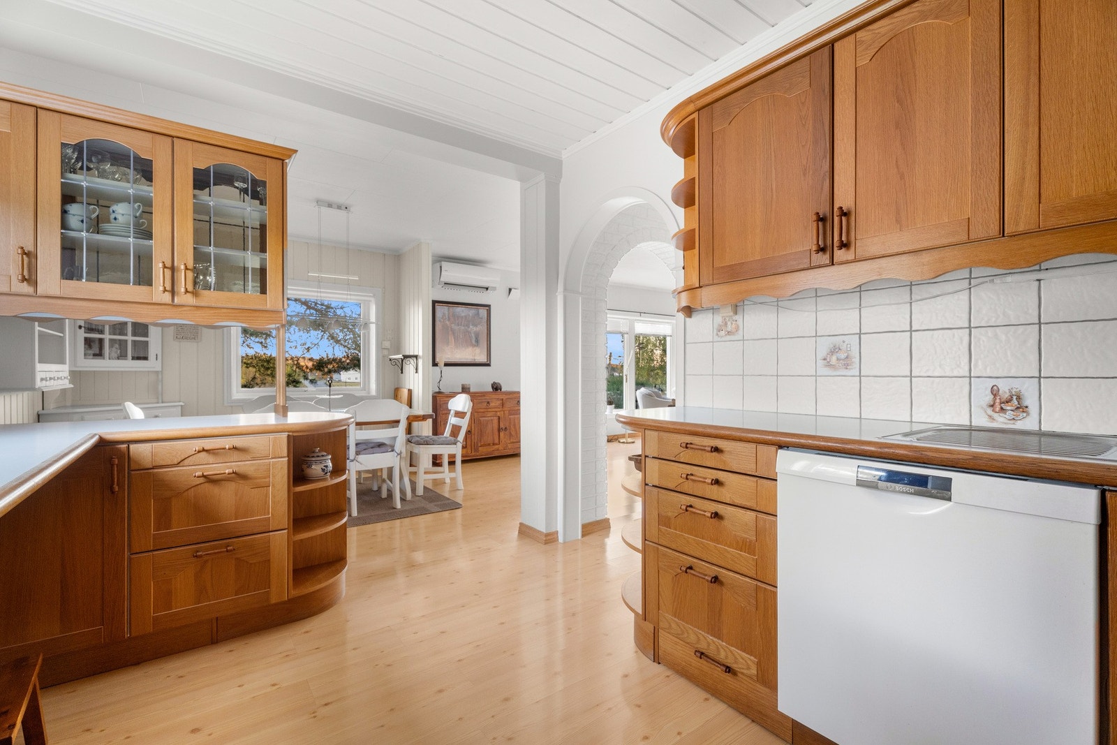 Benkeplate av laminat - her er det gode flater for å lage mat. Galleribilde