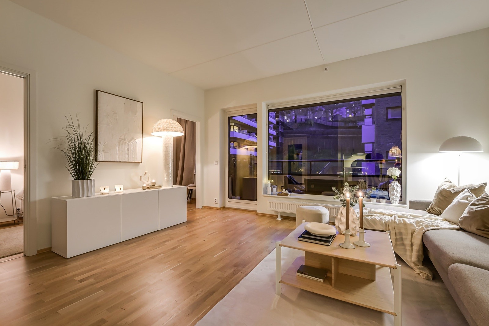 Leiligheten er stor og har god planløsning, samt "alt" inkludert i felleskostnader. Galleribilde
