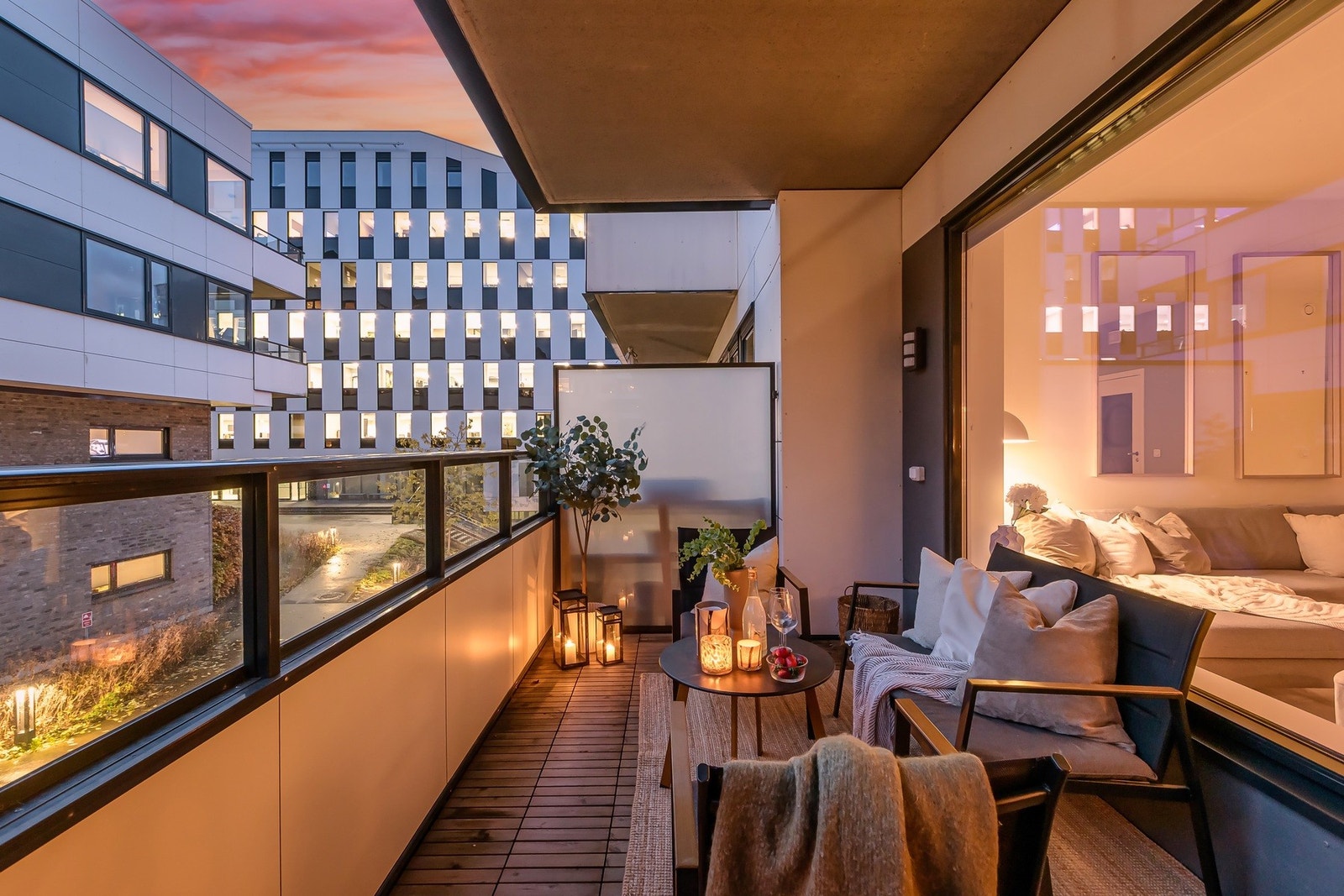 God plass til sittegruppe og grill. Galleribilde