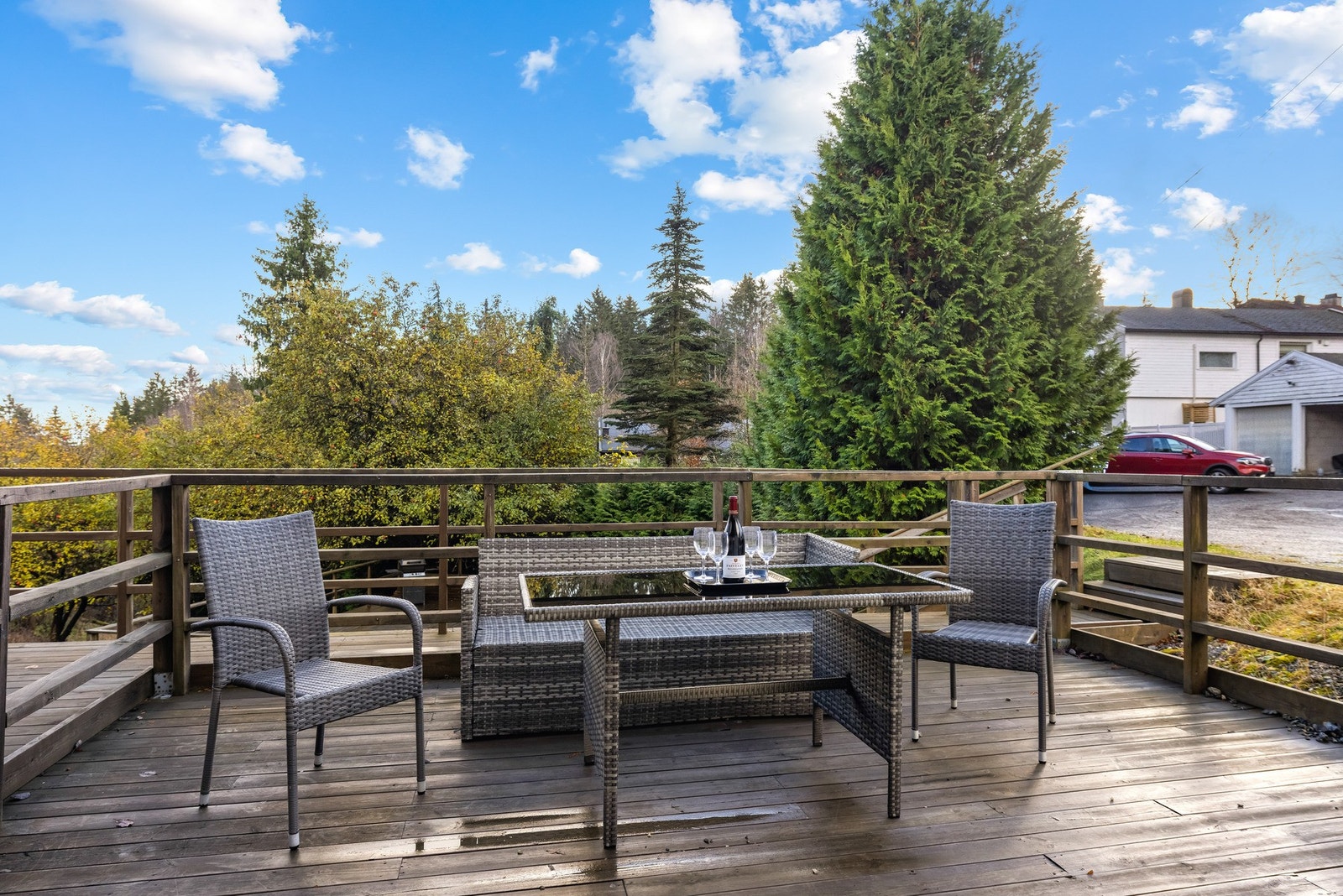 Utenfor stuen er det en romslig terrasse på hele 33 kvm. Galleribilde