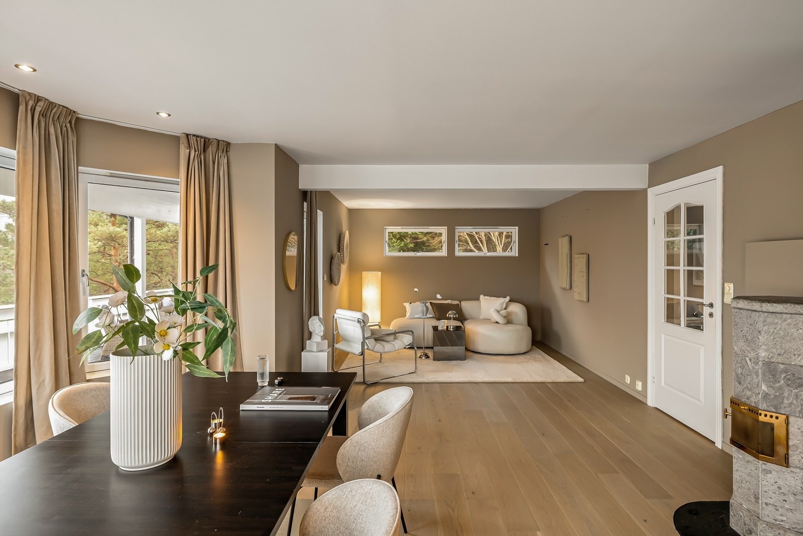 - Boligen har et totalt BRA-i på 135m² fordelt på to plan - Galleribilde