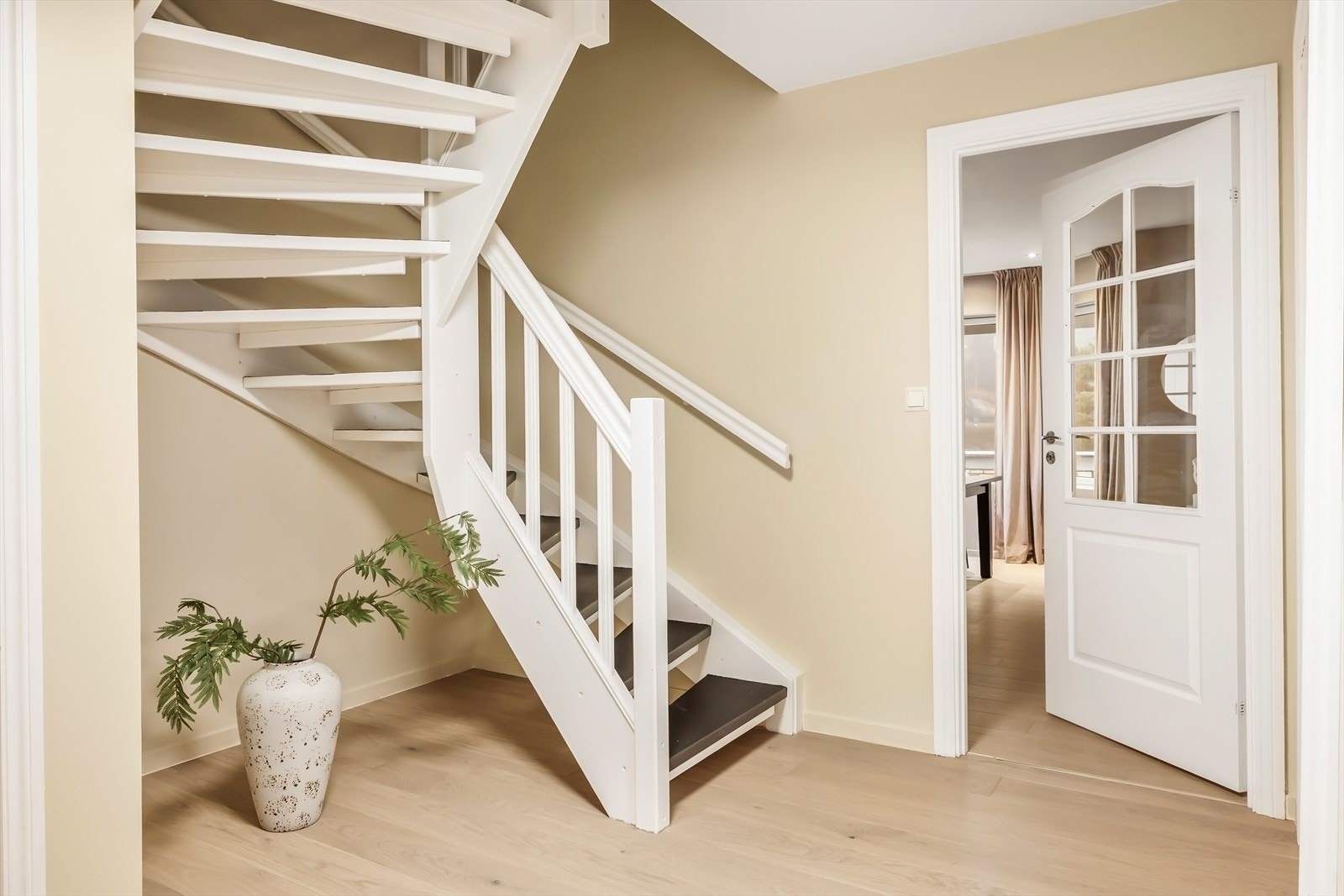 - Vi beveger oss opp i boligens 2. etasje - Galleribilde