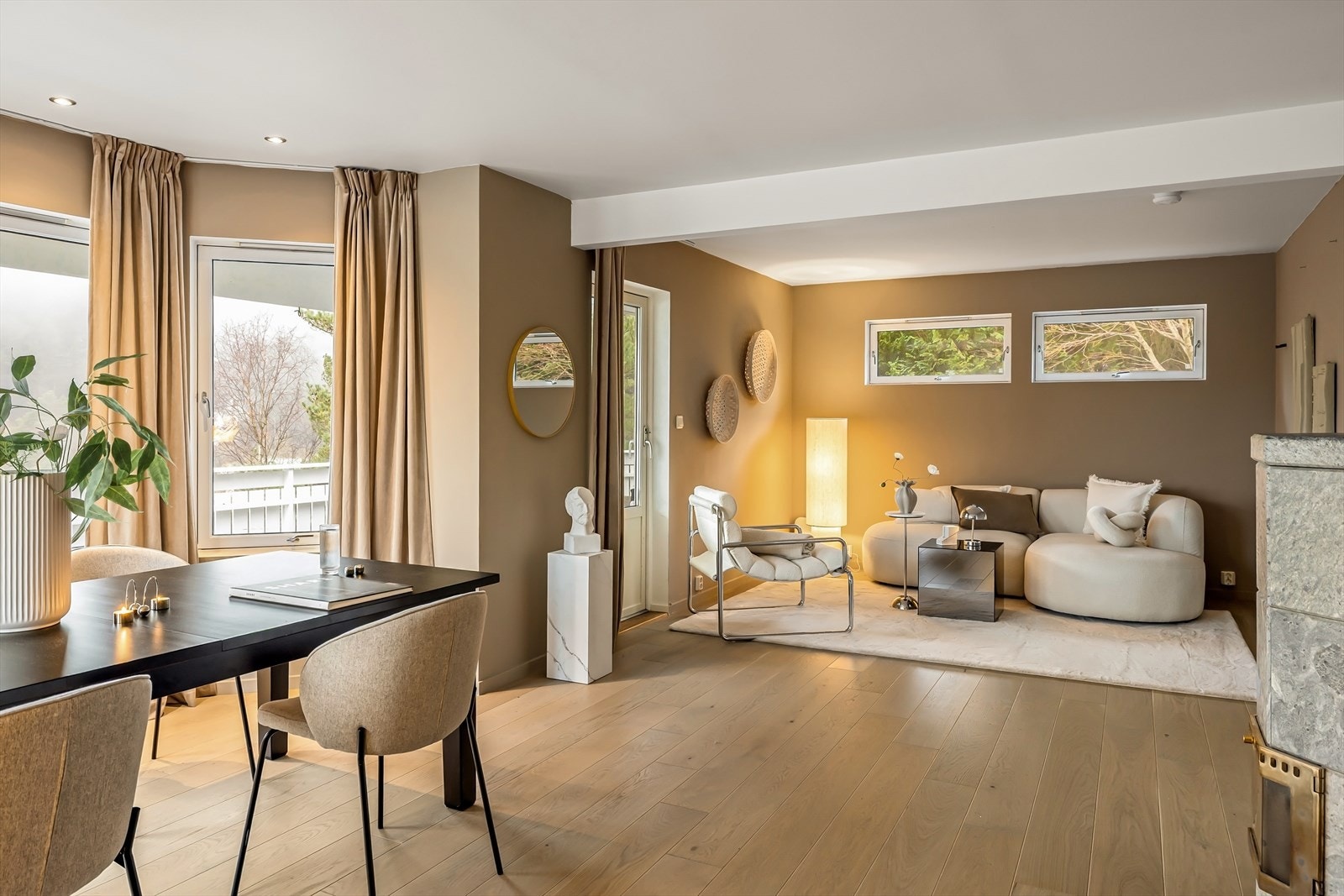 - Byggeår er 2000, og boligen holder derfor en gjennomgående god standard med flere påkostede kvaliteter etter byggeår - Galleribilde