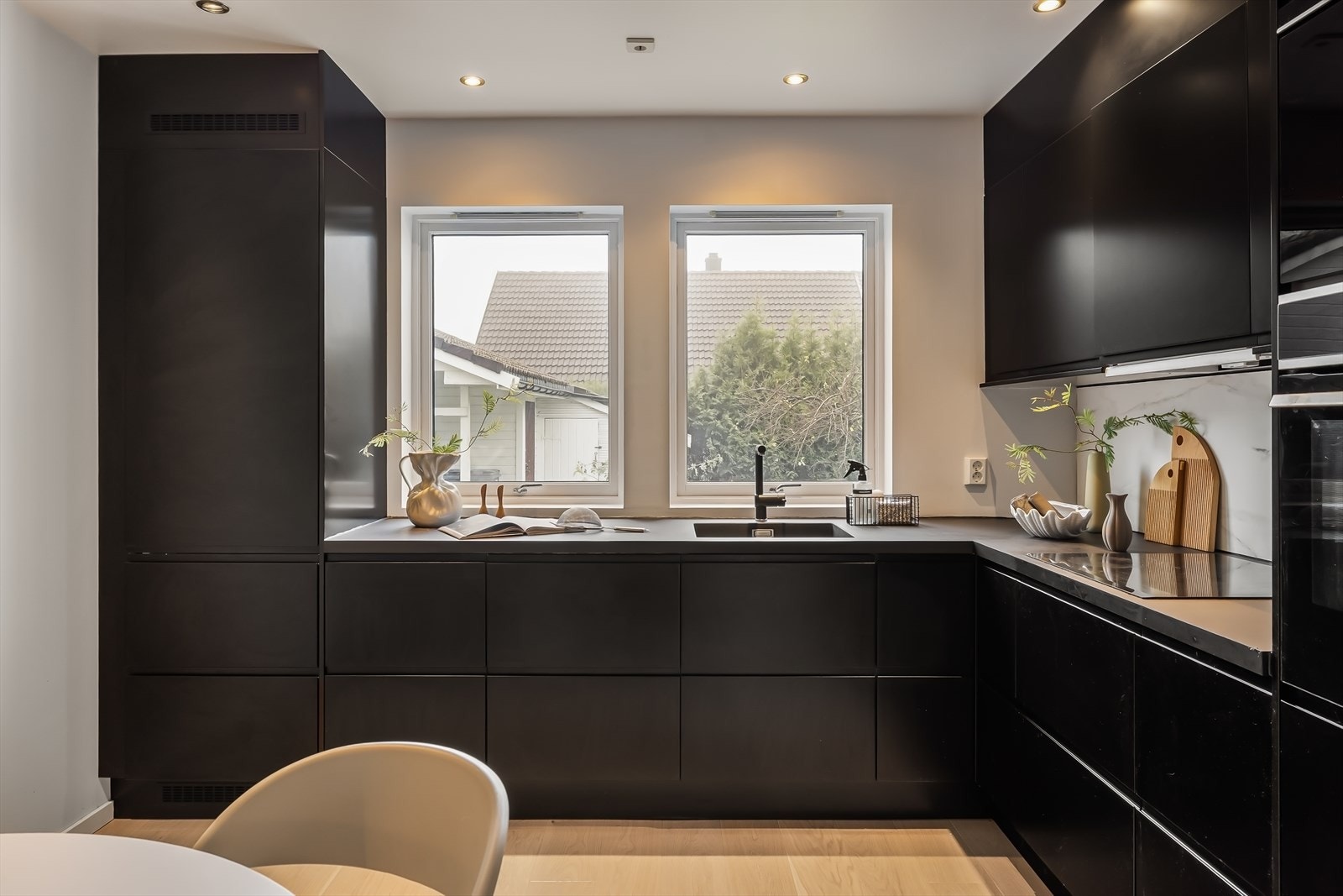 - Kjøkken fra kvalitetsleverandøren Epoq (2021). Merk påkostet og gjennomtenkte løsninger - Galleribilde