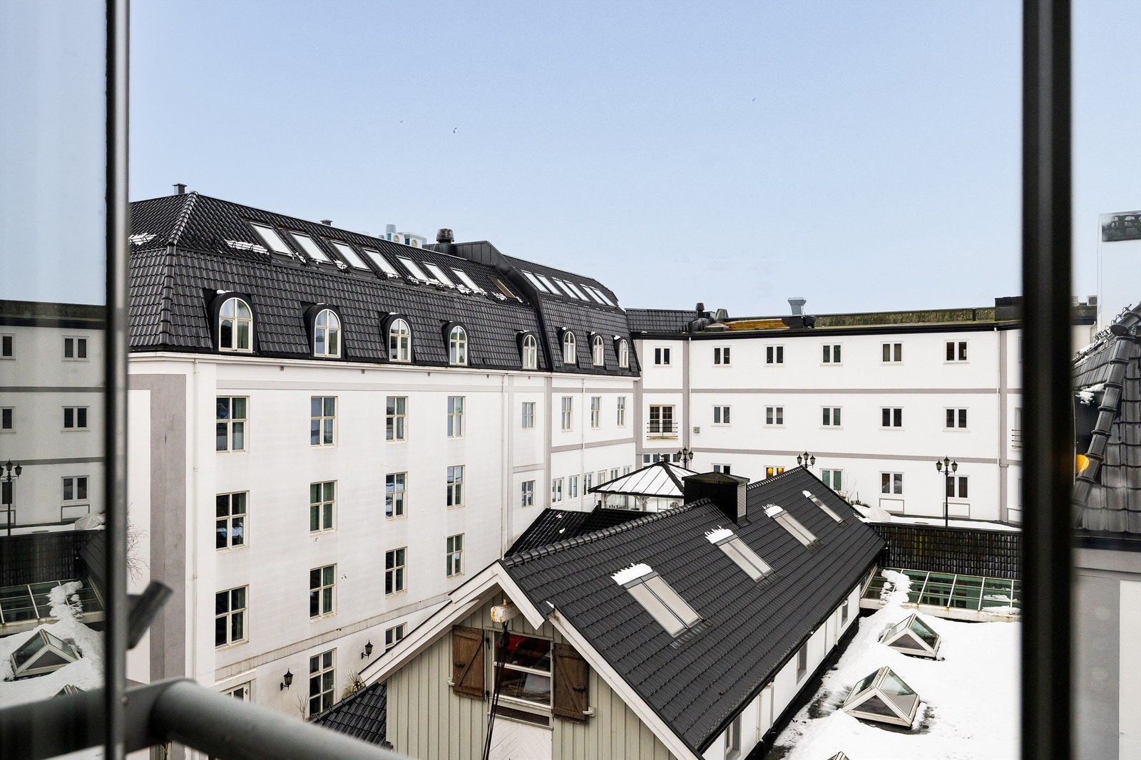 Bakgård Galleribilde