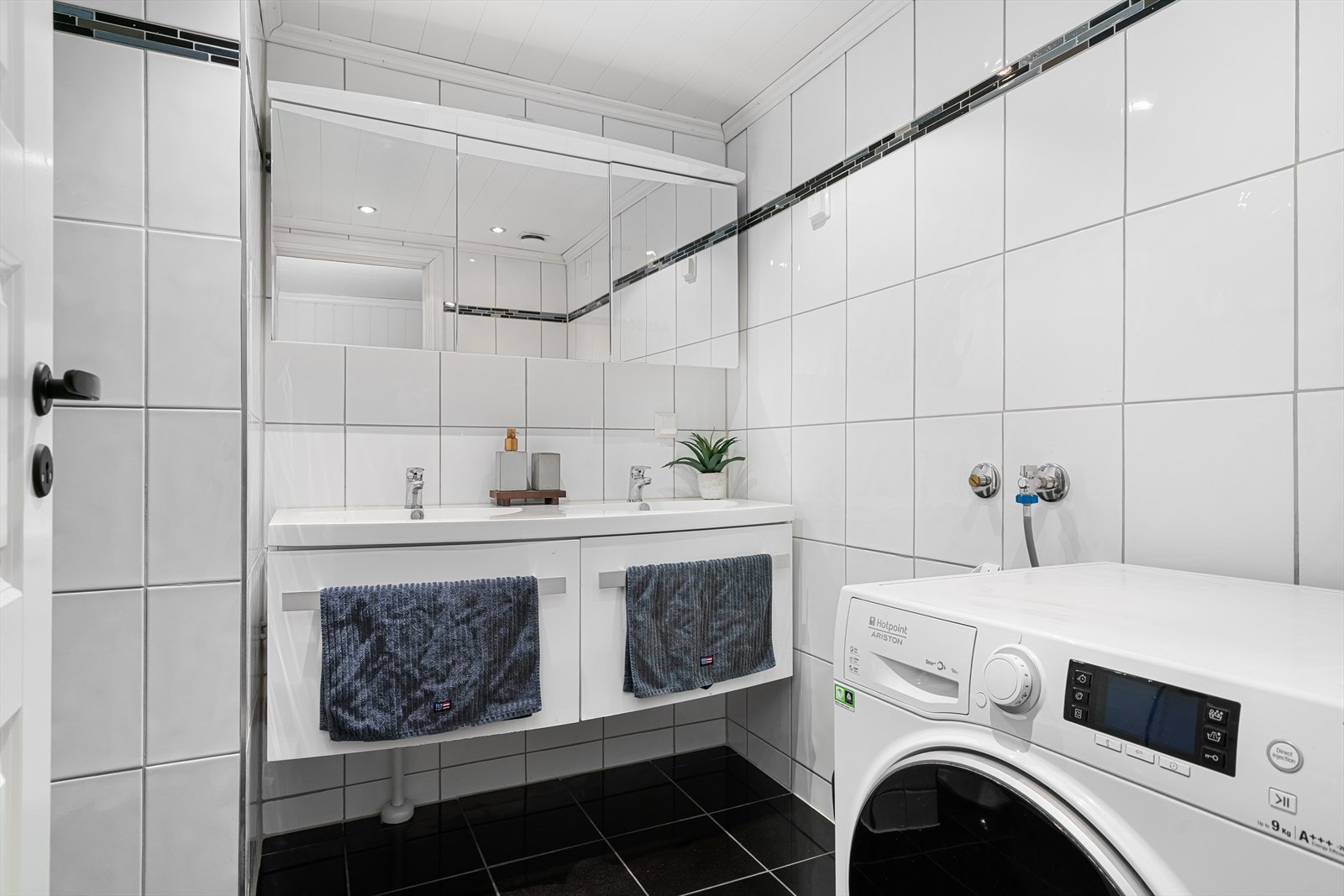 Flislagt bad med varme i gulv. Galleribilde