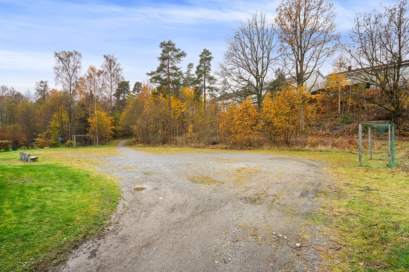 Flere plasser hvor barna kan leke på borettslagets tomt. Galleribilde