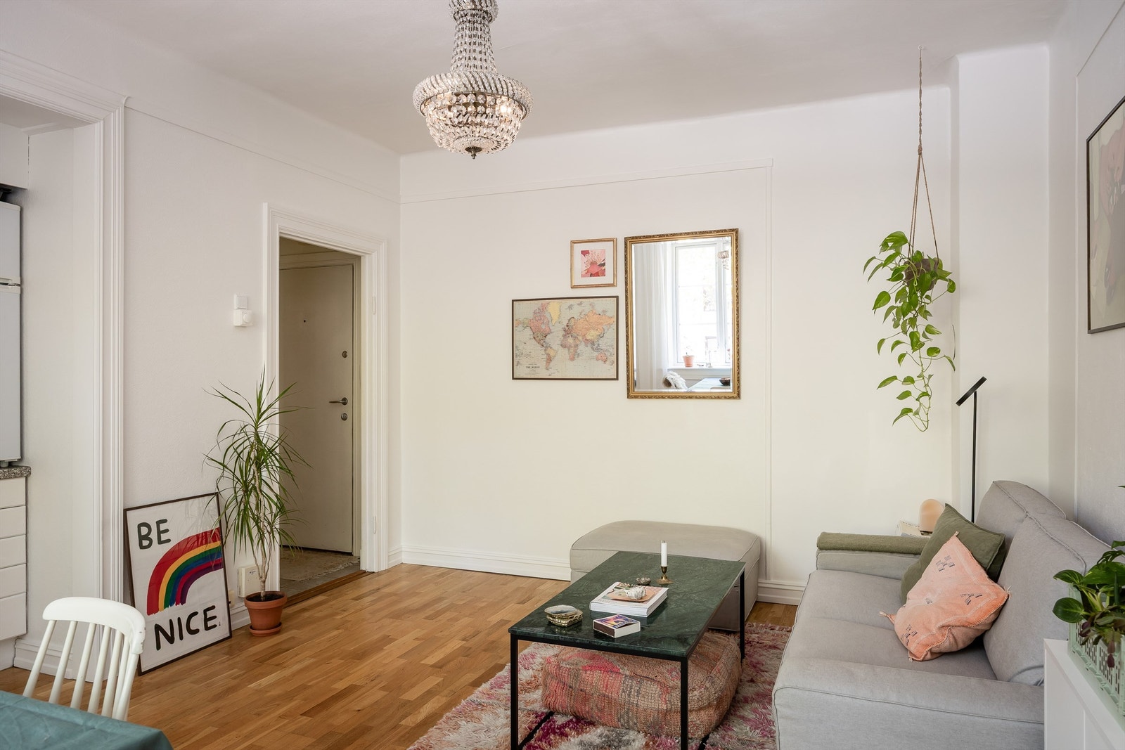 Ut til entré fra stue. Galleribilde