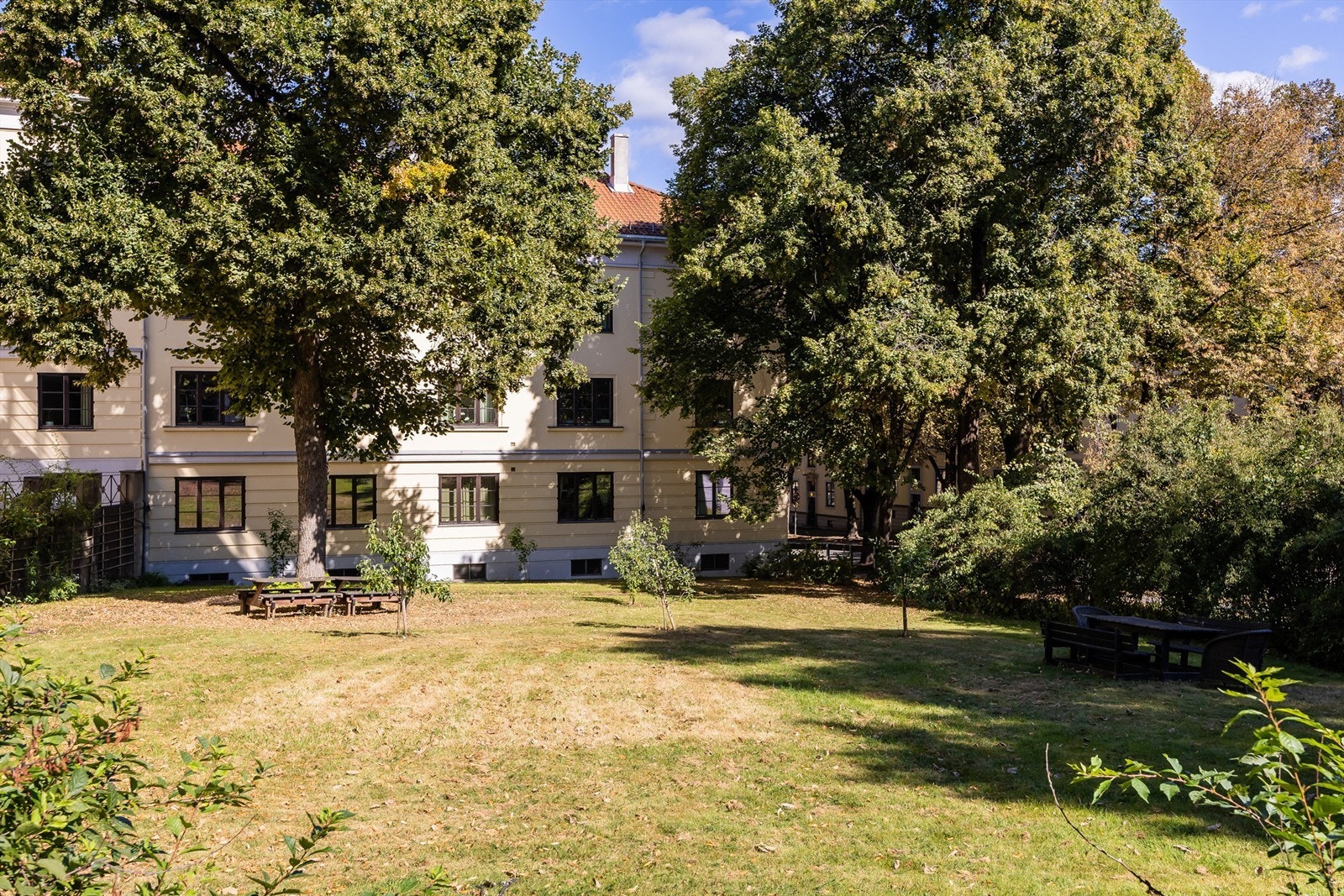 Fellesområdene er perfekt for fine sommerdager. Dette har selger benyttet seg av mye. Galleribilde