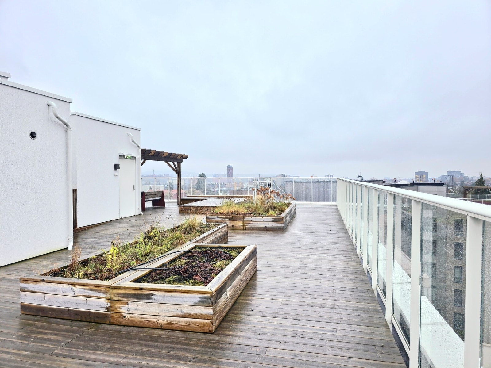 God plass til både avslapping og sosiale sammenkomster - nyt den luftige utsikten. Galleribilde