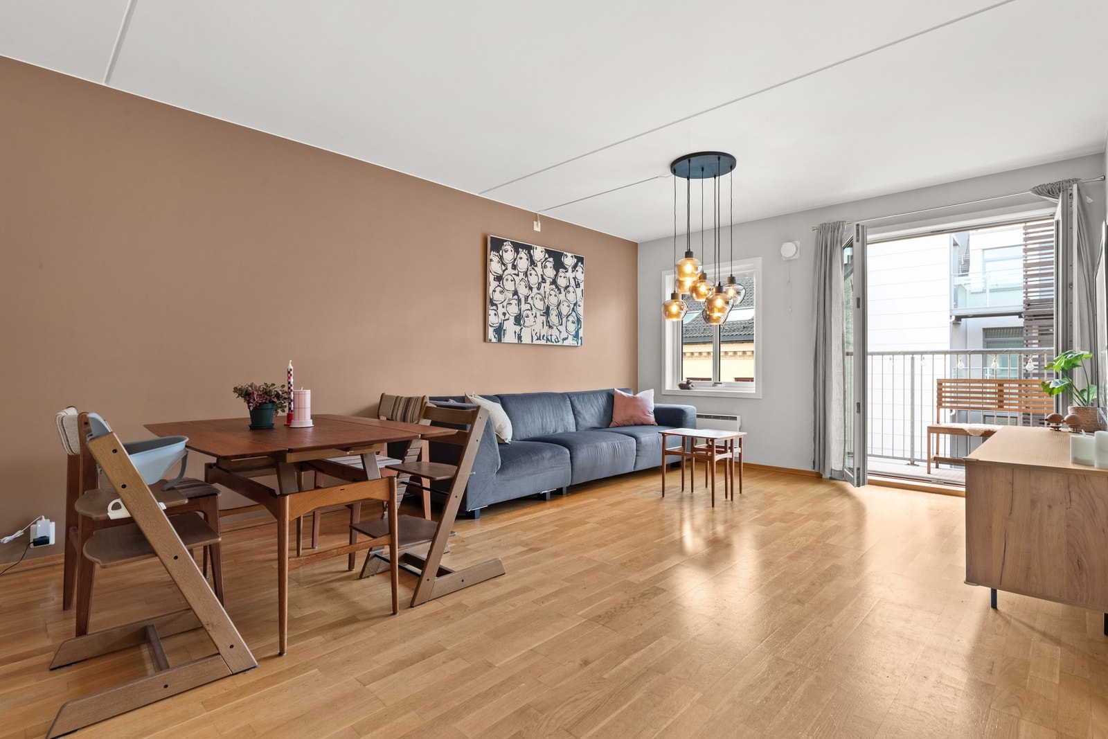 Velkommen til en lys leilighet med fantastisk beliggenhet midt på populære Torshov! Galleribilde